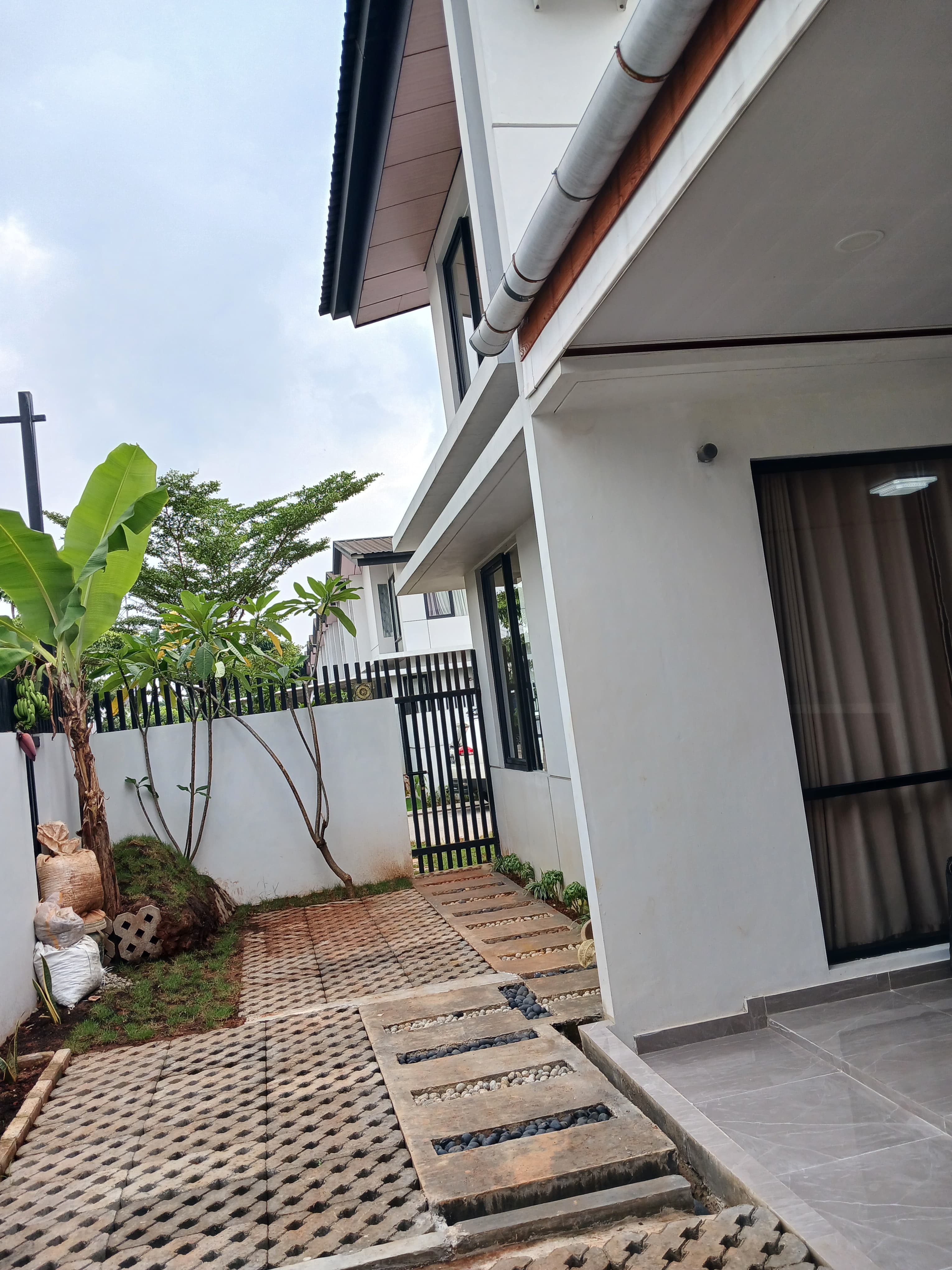 Disewakan Rumah di Waterfront Lippo Cikarang